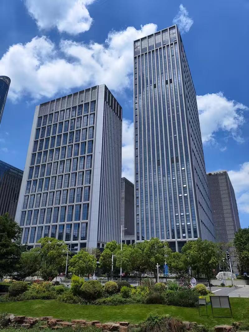 (出租) 4亩空地加200多平办公楼配有三相电，另有8亩空地在附近