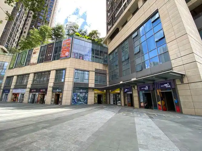 (出售) 周市万达纯一层双开间150平租金10万出售200万