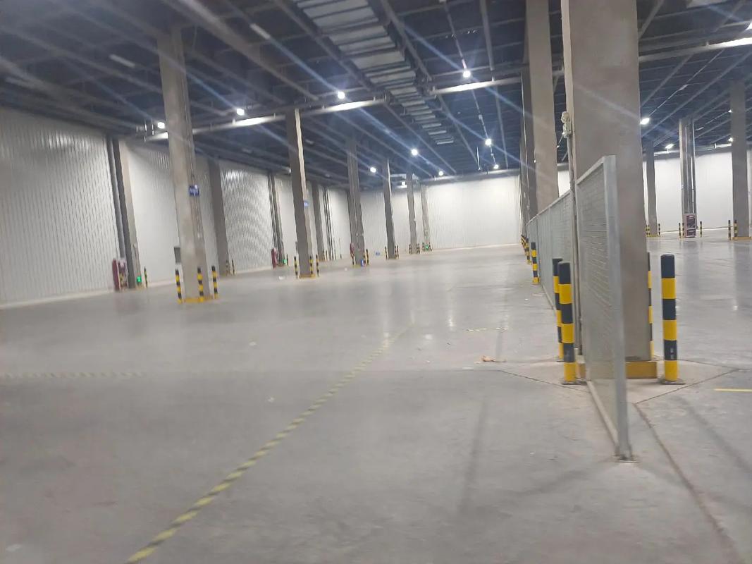 (出租) 厂区干净。大车进出方便。