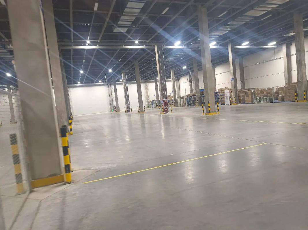 (出租) 空间大将近25平方能放很多东西