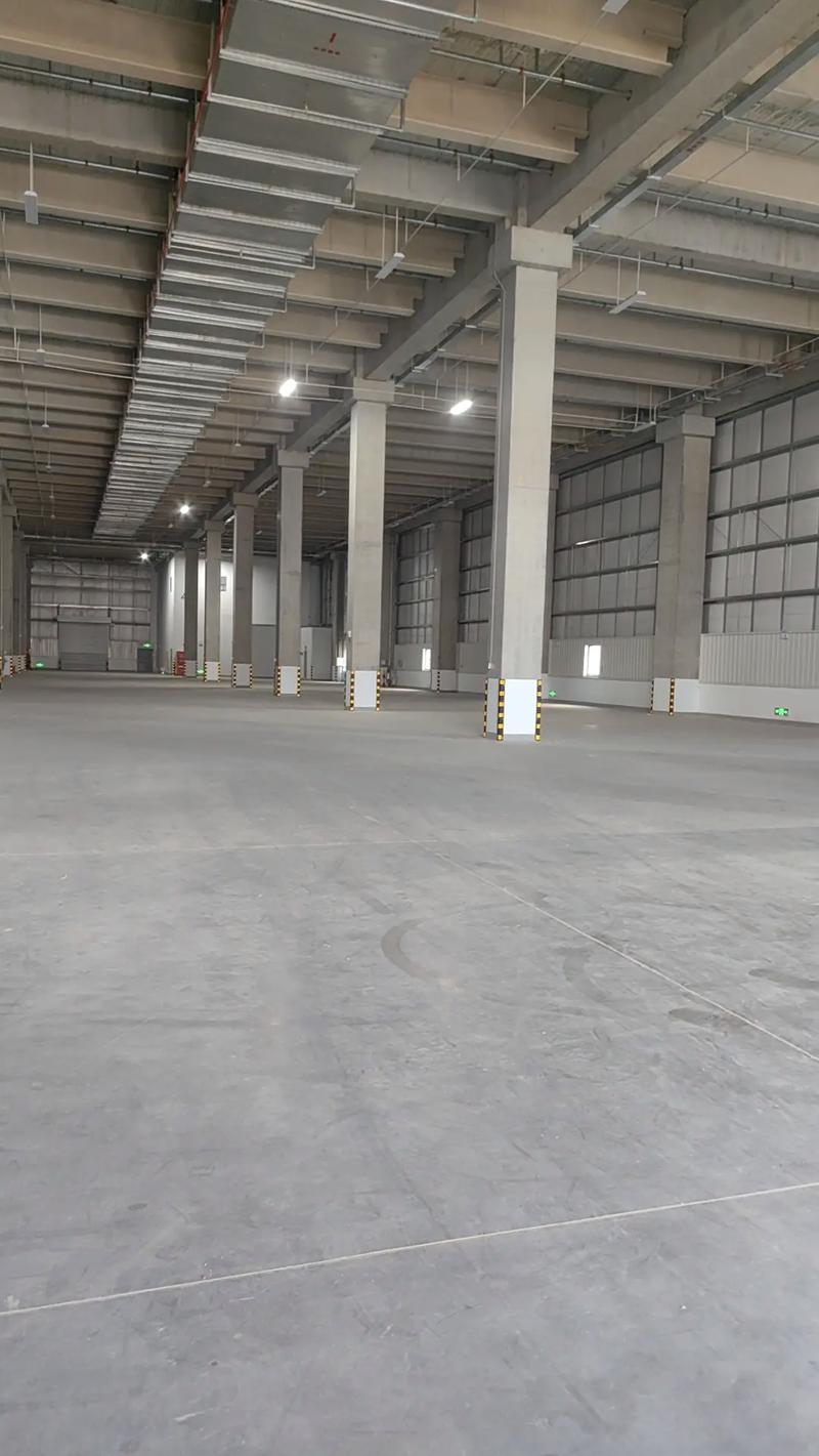 (出租) 两个汽车库打通58平米当仓库挺好的有电，有水