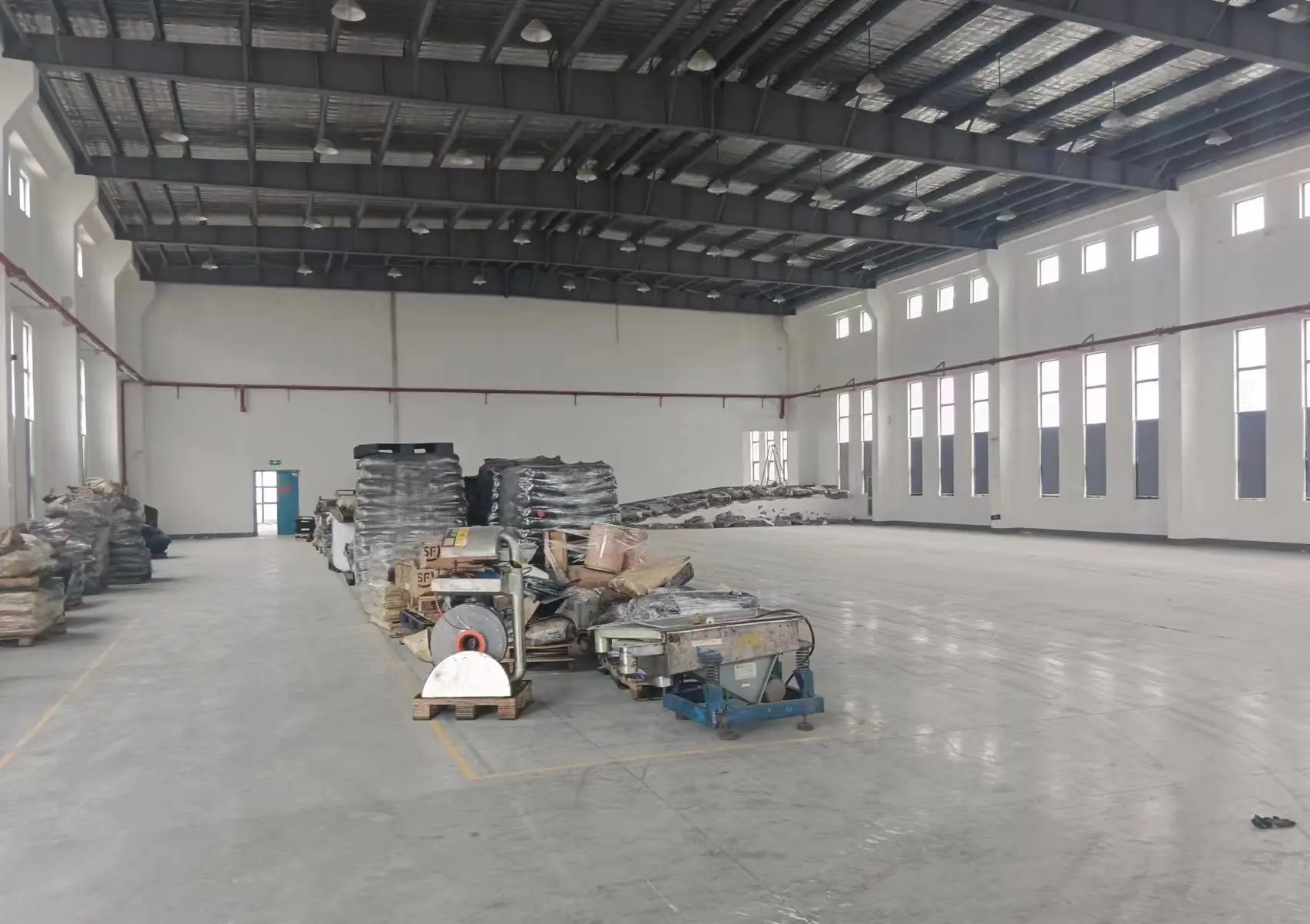 双流区厂房实景：成都双流区 厂房出租1000㎡ 钢结构 形象好 单层（第1张）