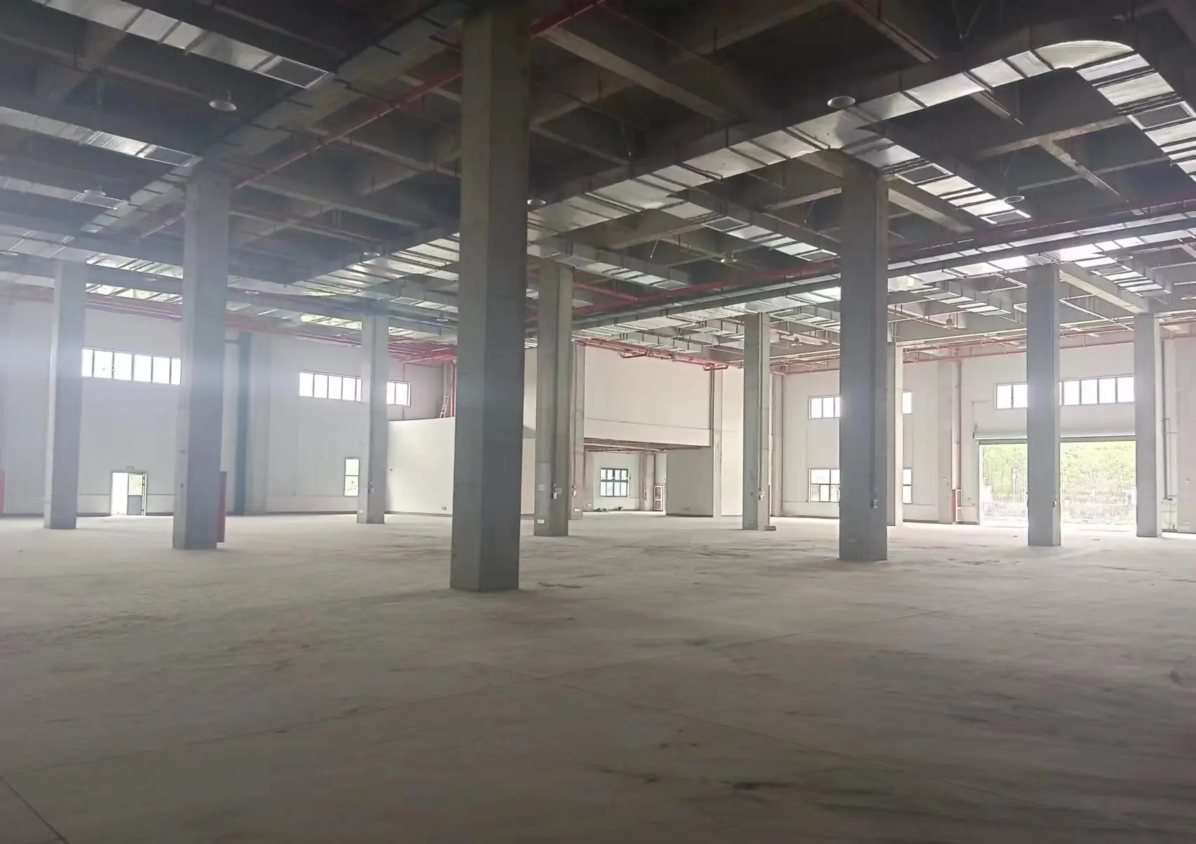 两江新区厂房实景：重庆两江新区 厂房出租1000㎡ 钢混结构 形象好 可分租（第1张）