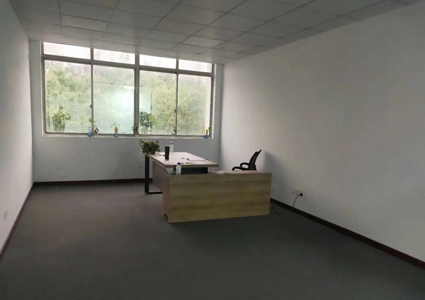 虎丘区厂房实景：苏州虎丘区 厂房出租2500㎡ 钢混结构 大车进出 带航车（第1张）