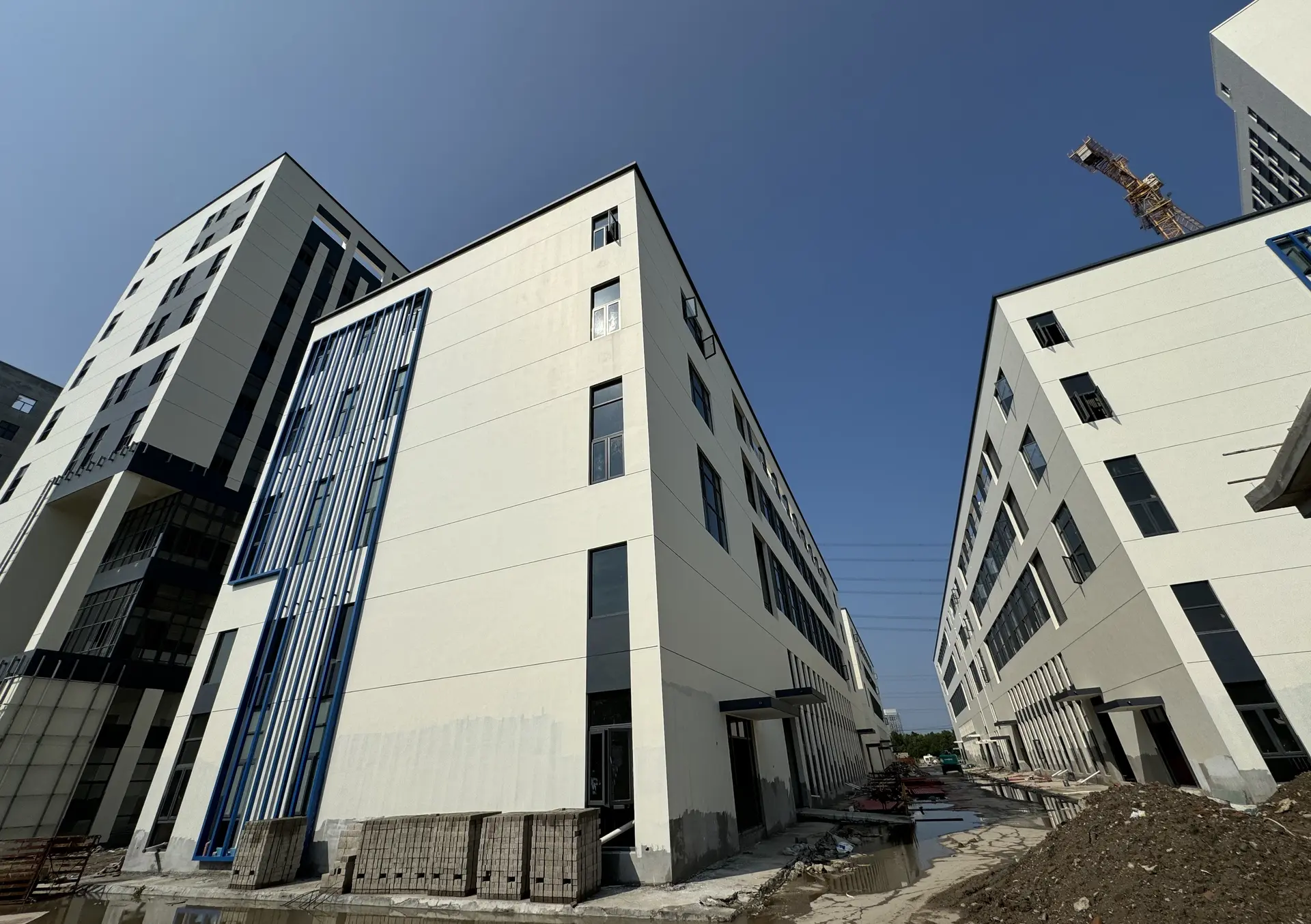 曹妃甸区厂房实景：唐山曹妃甸区 厂房出租1000㎡ 钢架结构 带喷淋 环评审批（第1张）