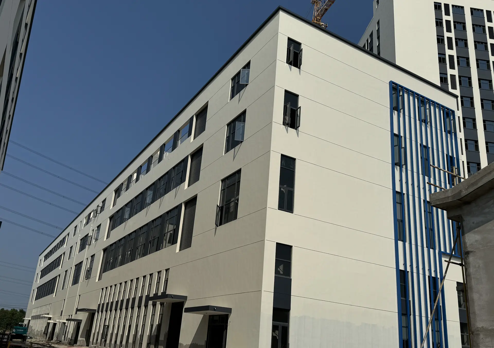 龙华区厂房实景：深圳龙华区 厂房出租2500㎡ 钢混结构 丙类消防 空地大（第1张）