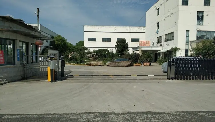 章贡区仓库实景：赣州章贡区 仓库出租2500㎡ 砖混结构 大车进出 消防齐全（第1张）