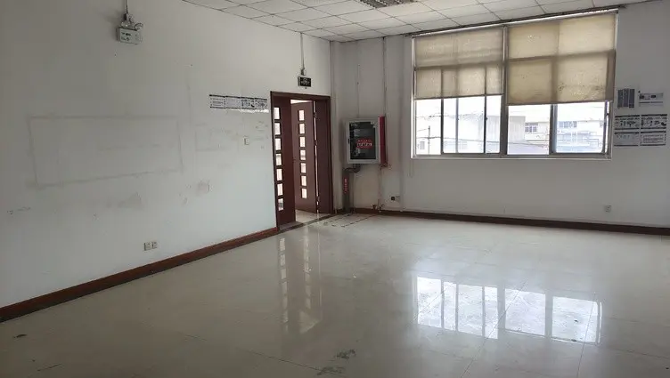 陆家镇仓库实景：昆山陆家镇 仓库出租800㎡ 钢混结构 防潮 可分租（第1张）