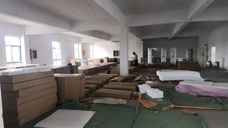 罗湖区仓库实景：深圳罗湖区 仓库出租1200㎡ 钢结构 监控 可分租（第1张）