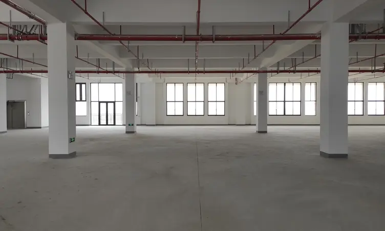 龙岗区厂房实景：深圳龙岗区 厂房出租800㎡ 钢混结构 环评审批 可分租（第1张）