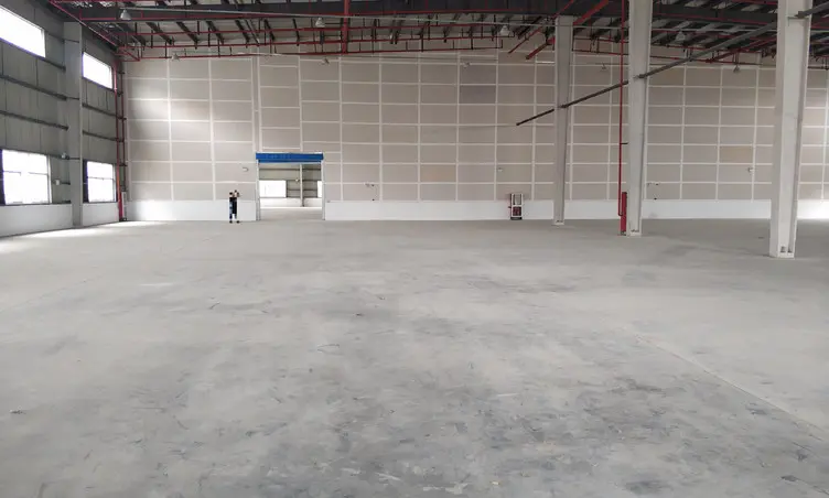 常熟市仓库实景：苏州常熟市 仓库出租5000㎡ 砖混结构 通风 带月台（第1张）