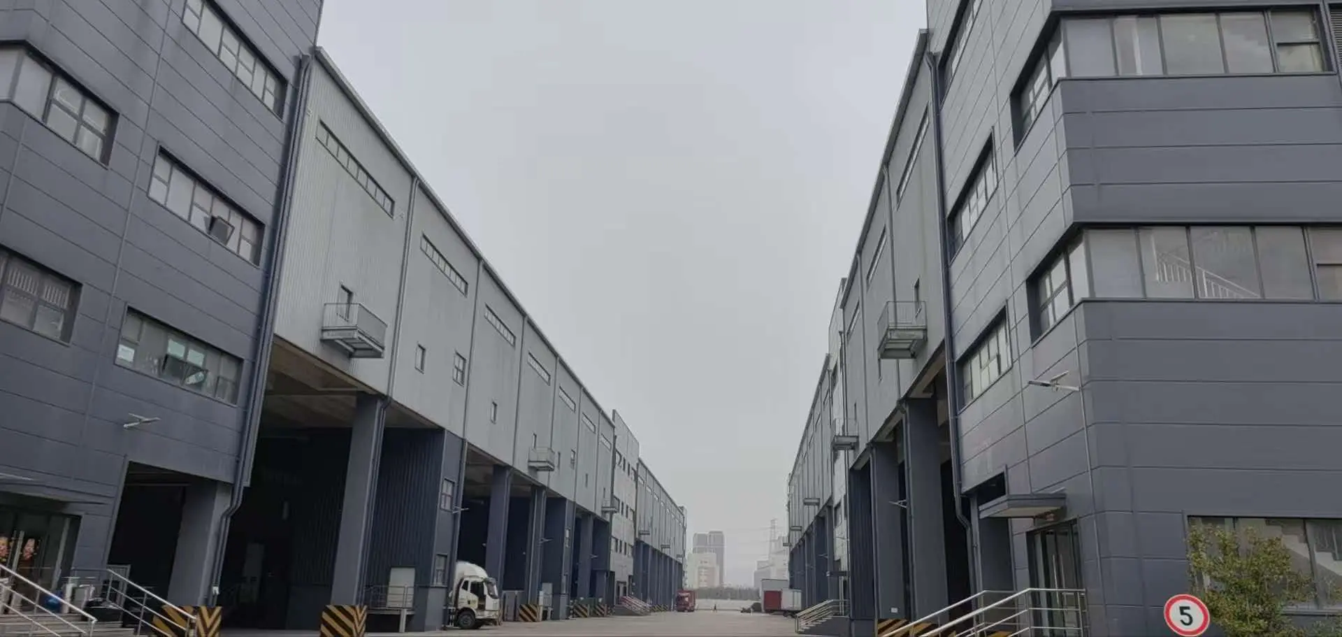 开发区厂房实景：昆山开发区厂房4500㎡出租丙二类可分租（第1张）