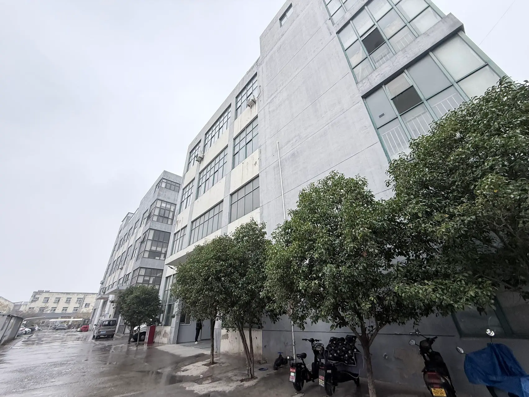 黄埭镇厂房实景：苏州黄埭镇厂房2300㎡出售可分割项目直租（第2张）