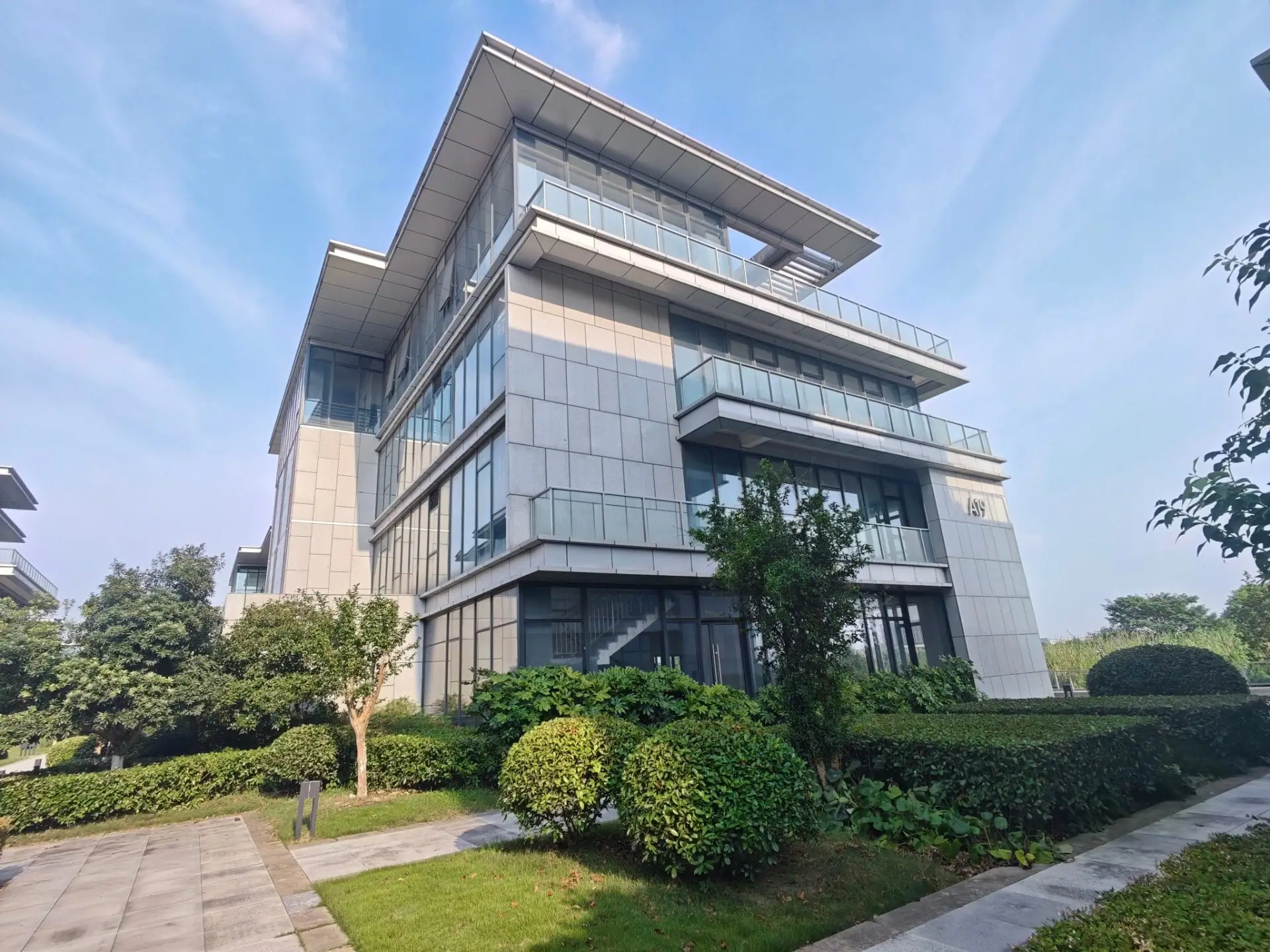 吴江区写字楼实景：吴江国测智慧城市产业化基地 花园式独栋办公出售 带庭院露台（第3张）