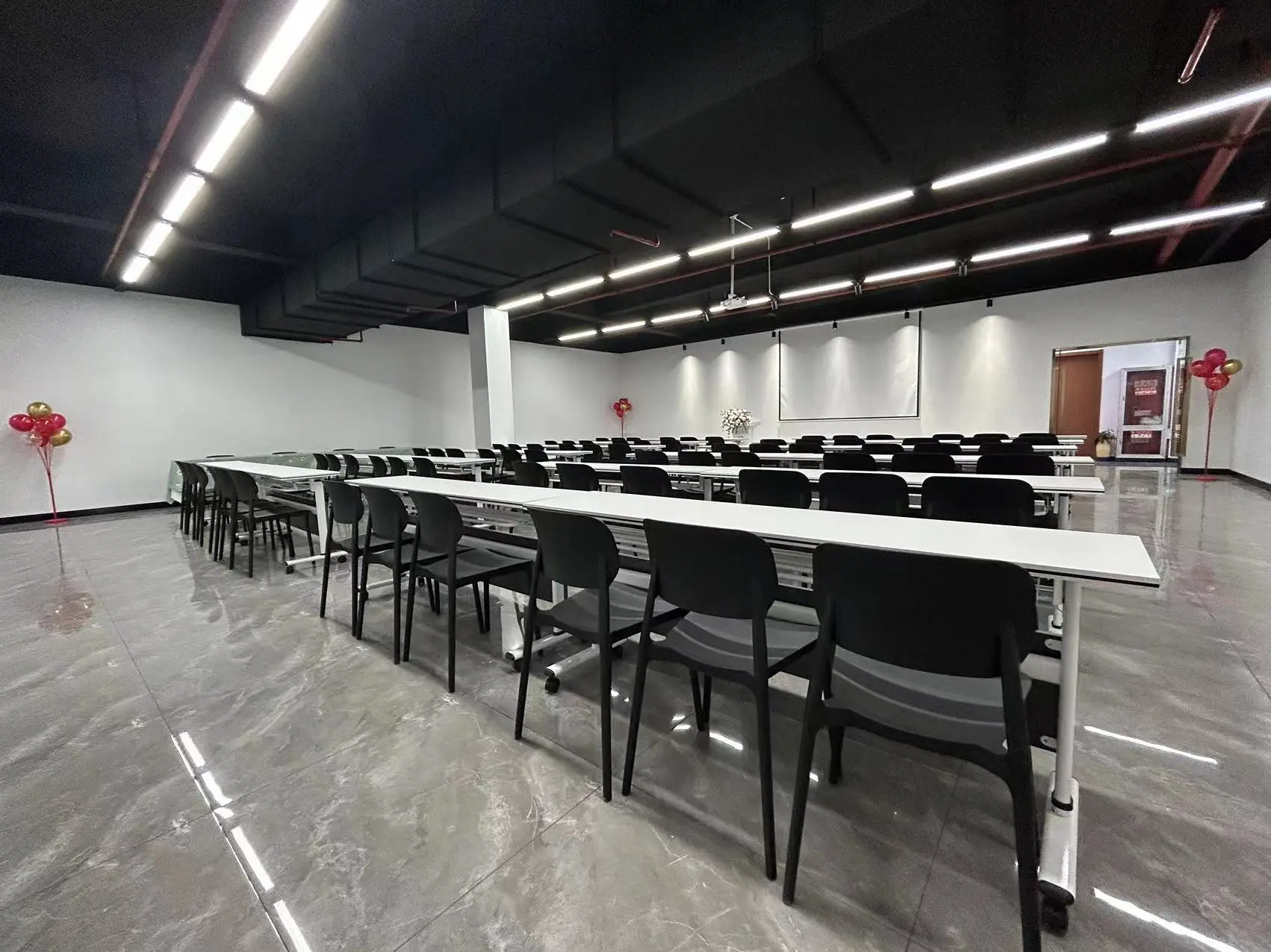 昆山开发区园区实景：苏州昆山开发区园区318㎡出售市级孵化器市级孵化基地（第2张）