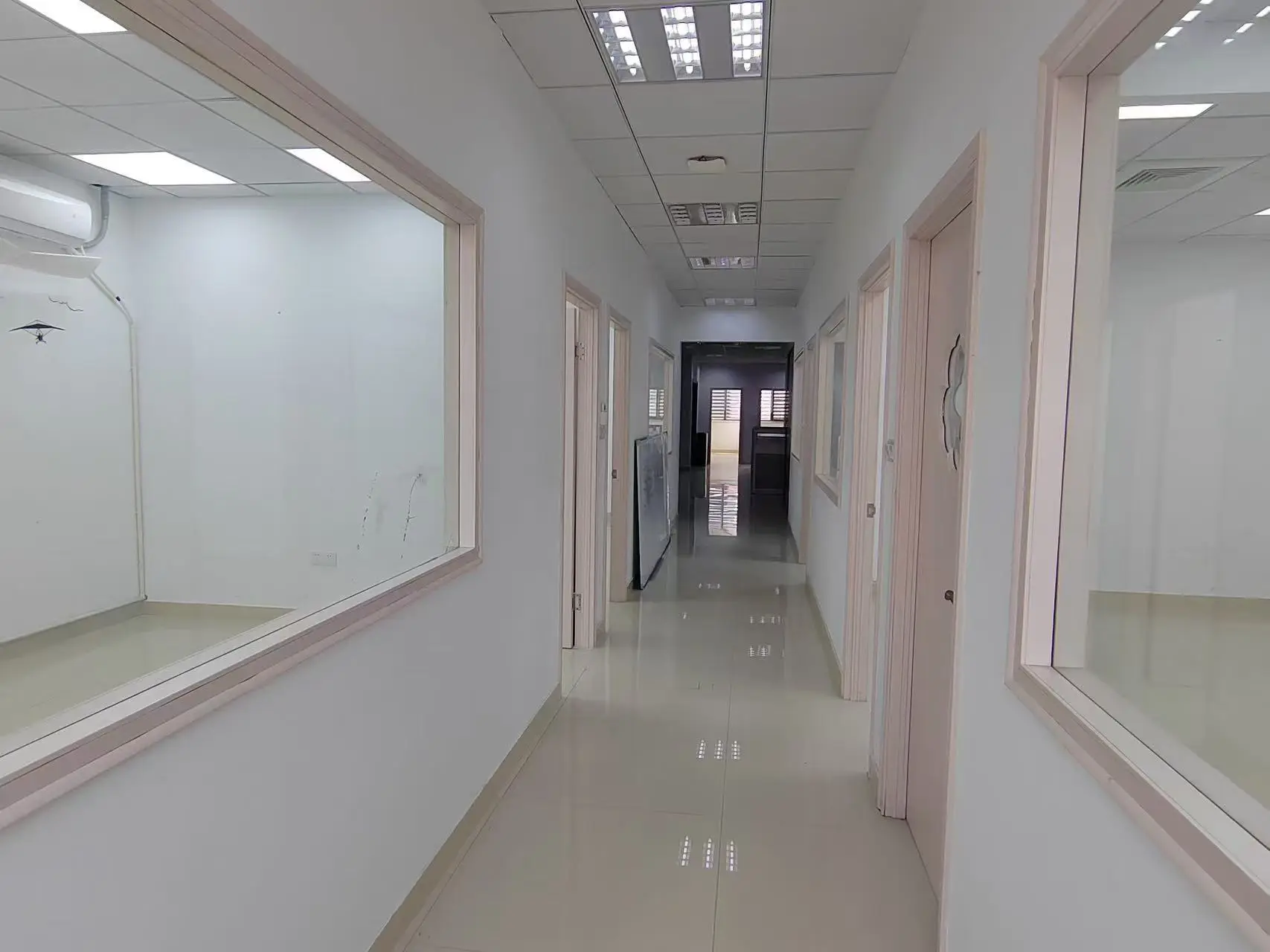 开发区商业地产实景：昆山开发区商业地产290㎡出售精装带空调（第3张）