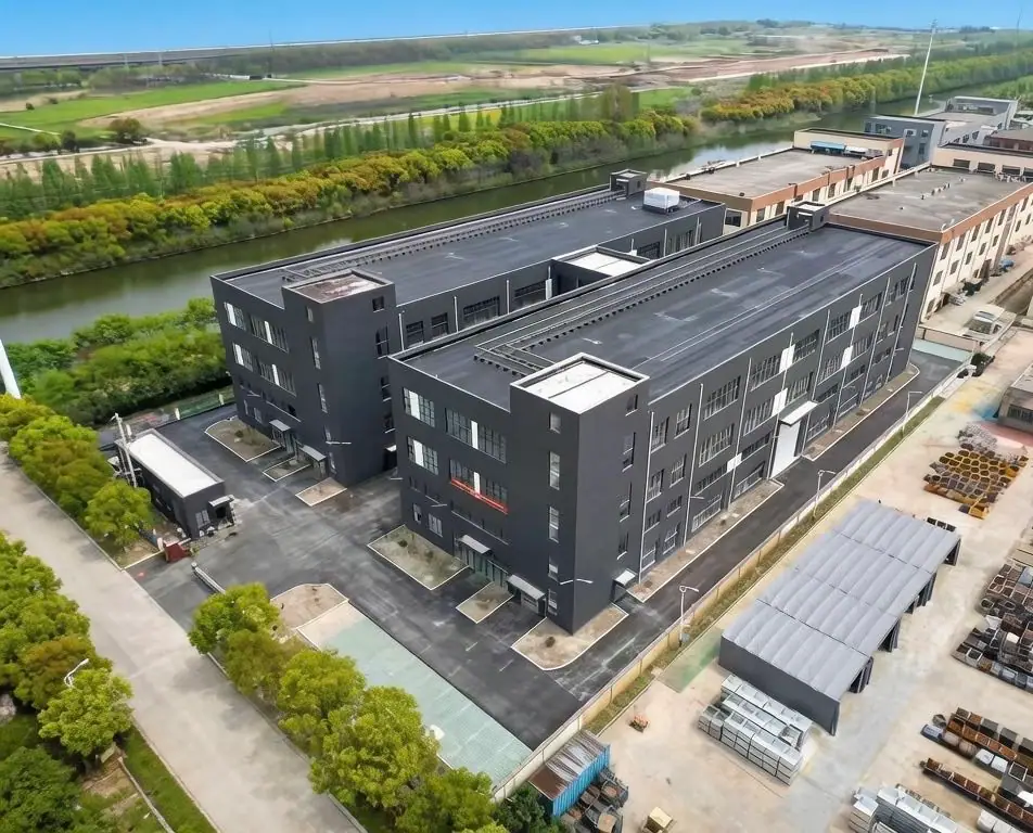 陆家镇厂房实景：苏州陆家镇厂房716㎡出租精装办公室环氧地坪（第2张）