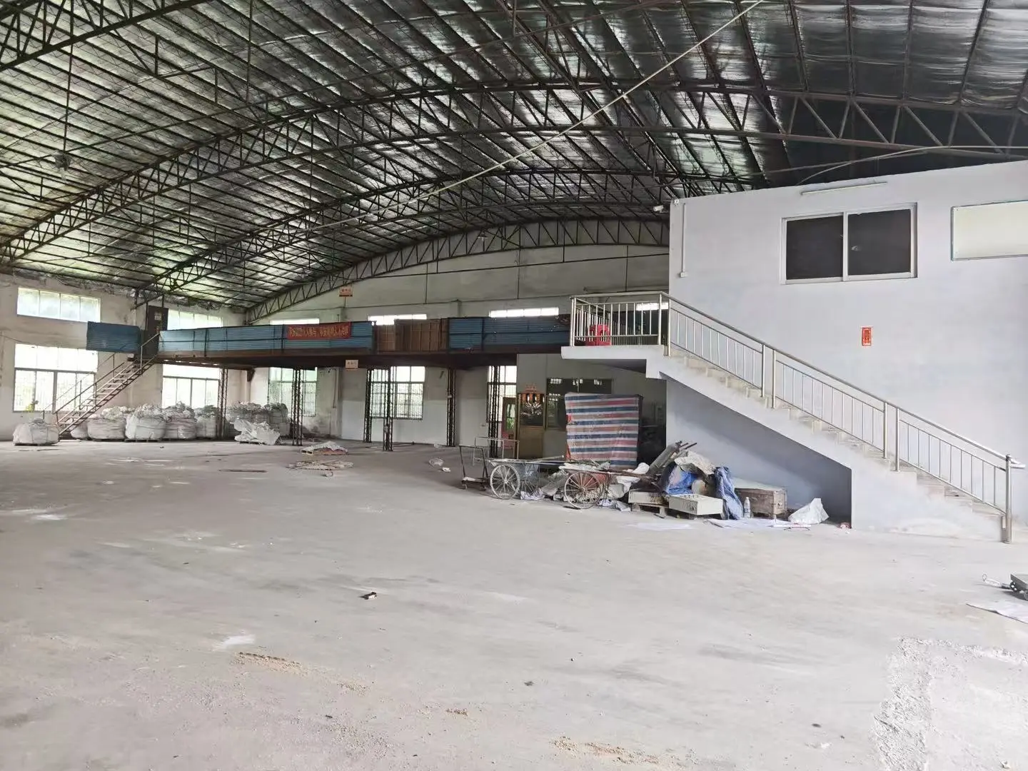 高明荷城厂房实景：高明荷城厂房 5300㎡ 出租（业主直发）（第2张）