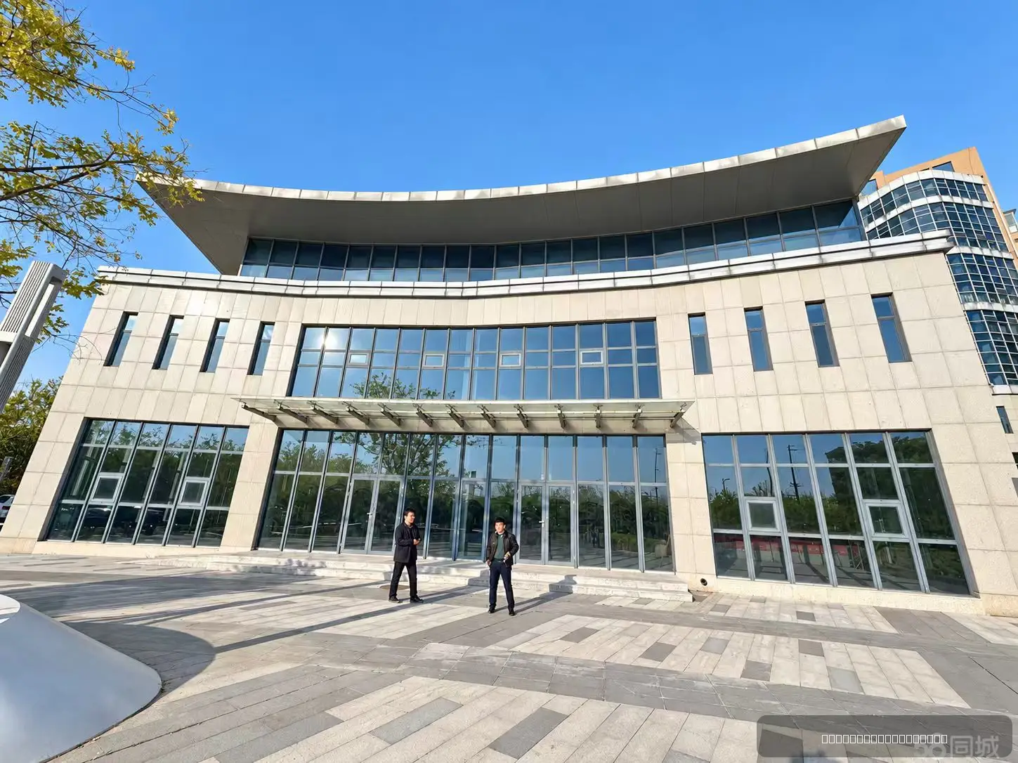 东营大学园独栋三层约2500㎡商铺出租