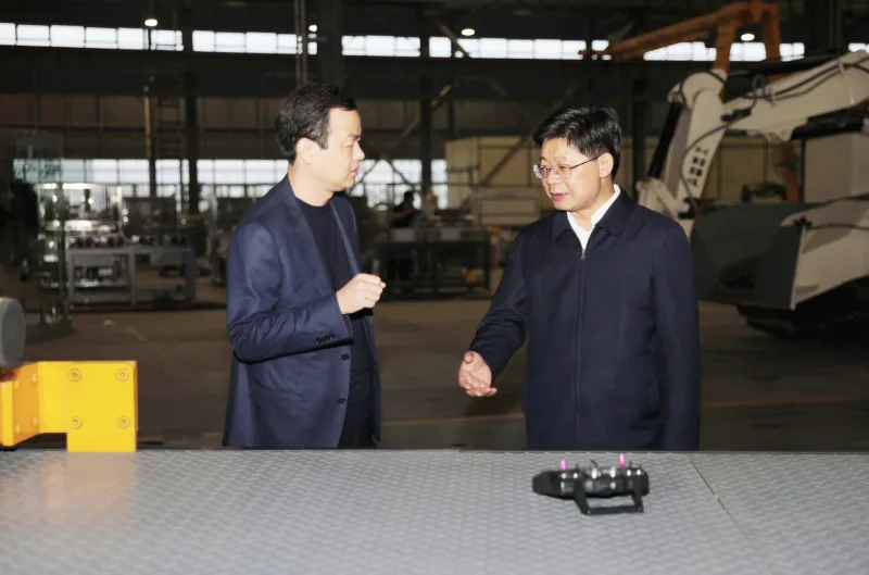 徐雄在潜山市宣讲省党代会精神并督导经济运行工作时强调 发挥比较优势 聚力实干争先 推动省党代会精神落地见效(图1)