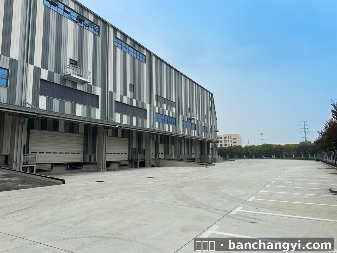 陆家镇仓库实景：昆山陆家镇 仓库出租3000㎡ 钢混结构 大车进出 安保（第2张）