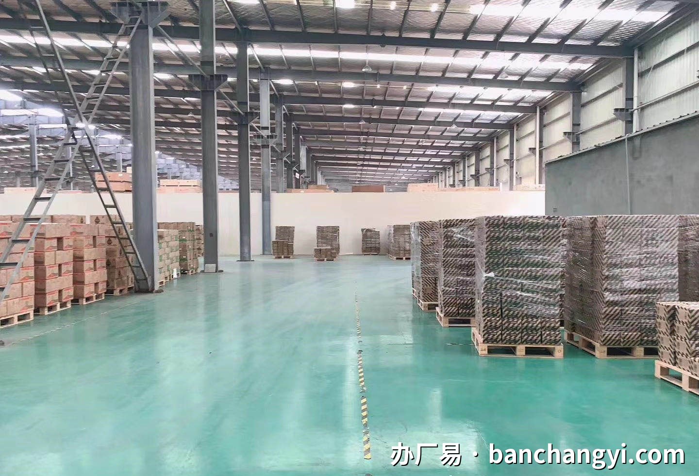 虹口区仓库实景：上海虹口区 仓库出租2500㎡ 钢结构 带月台 通风（第1张）