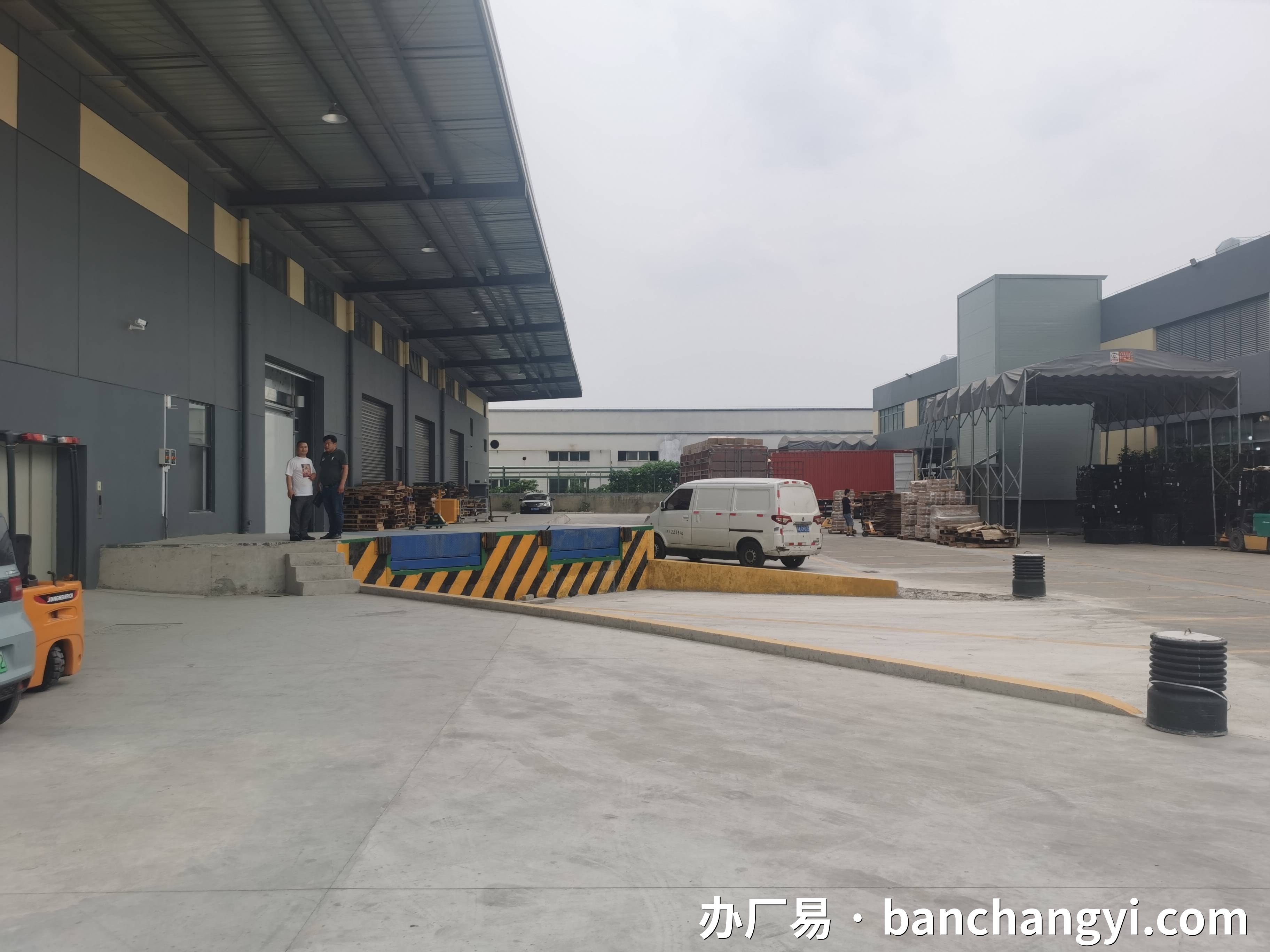 苏州昆山市 仓库出租800㎡ 砖混结构 带货梯 通风