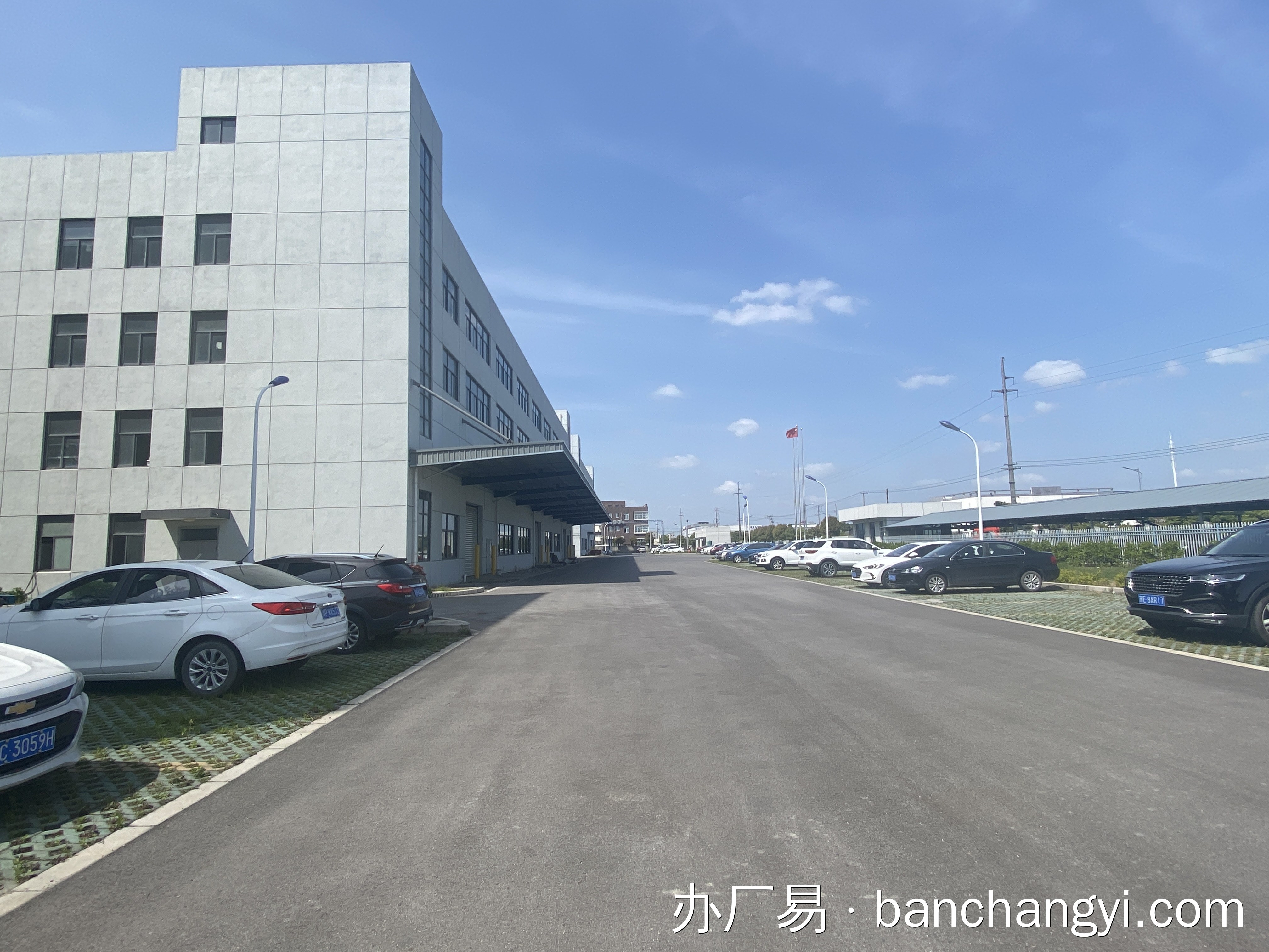 周市镇厂房实景：昆山周市镇1290㎡三层楼招租 丙类消防 带2亩空地（第2张）