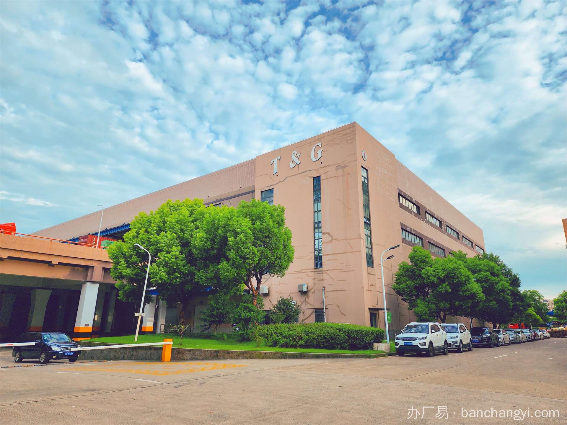 外高桥保税区双层坡道式高标库招租